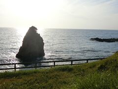 立石公園。ぽこんと突き出ている岩が立石。空気の澄んでいる日なら背後に富士山が見えるそうで、安藤広重も浮世絵に描いた名所。