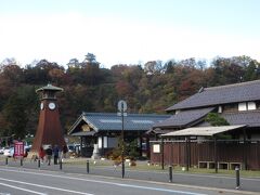 手前「藩主隠居所」から見た「大野城」
