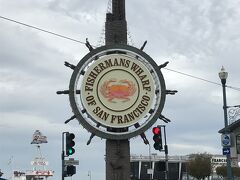 １１：４０
サンフランシスコの観光名所『フィッシャーマンズワーフ』
魚市場のようなものを想像していましたが、市場としてはイマイチ・・・
というのが感想です。