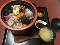 境港のお食事処、「さかゑや」へ。
おいしかった。けど他のお店と比べたら、再訪は無いかなぁ…(行きたかったお店がどこも予約でいっぱいだった。)