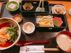 嵐山はお店が閉まるのが早くギリギリ閉店前の「嵯峨とうふ 稲」へ駆け込み夕飯。
１回は京都に来たッ！って感じの料理を食べたいねっと言っていたので京都っぽい御膳。
大変美味でした