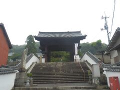 北西へ800mほど走り宗光寺へ．
写真は山門．
桃山期の建造，木造四脚門，切妻造，本瓦葺，国重要文化財．