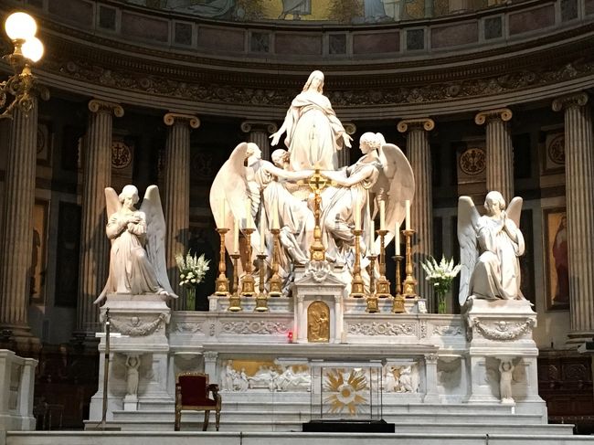 マドレーヌ寺院はもちろん何度か訪れています。<br />ここもほんと大好きです。<br /><br />大好き過ぎて、毎回同じ写真を撮っている気がします。<br />ちなみに帰国日にも訪れました。<br /><br />きっと次も行くと思います。