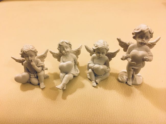 マドレーヌ寺院でかわいい天使ちゃんたちをお買い上げ。<br />天使大好きなので、とってもほっこりしています。<br />かわいい✨