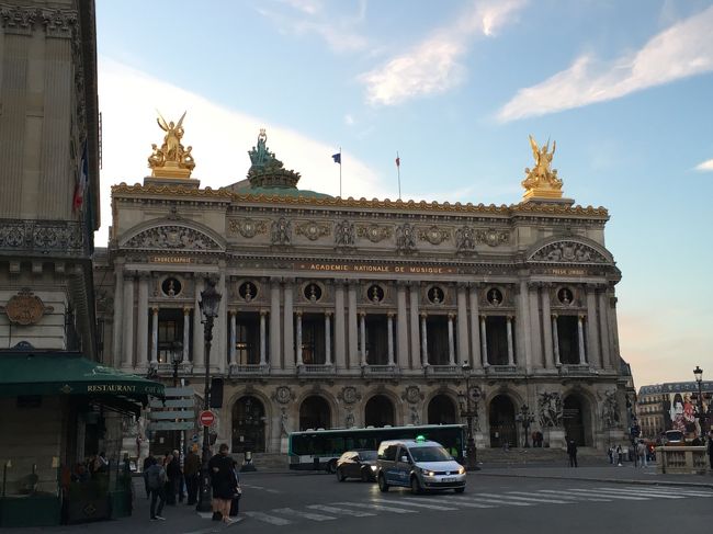とりあえずオペラ座も撮って、ホテルに戻りました。<br />スリに気をつけながら・・・・。<br />この近くで小規模なテロがあったかと思うと、立ち止まってゆっくり・・・・も出来ず。何となく足早に。<br />一人だとどうしても慎重になってしまって。