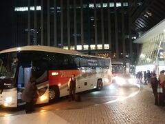 はい2時間半くらい遅れて東京駅日本橋口に到着しました～

3列シートの快適なやつですが、何故か渋滞すると疲れますね。
まっすぐ家に帰って風呂入ってすぐ寝たのでした。


今回は日光そば祭りを教えていただいたTさんに感謝。
そして、現地で一緒に飲んでいただいたAさんに感謝。
感謝と美味しいお蕎麦の1日でした。

ご覧いただいた皆さまありがとうございました。