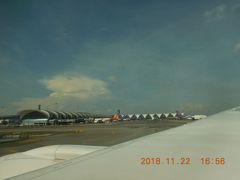 6時間ほどのフライトでタイのスワンナプーム国際空港に到着。