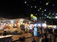 チェックインして一息ついた後、夜の街の散策へ行くことに。
ホテルから歩いて5分もかからないところあるアンコールナイトマーケットへ。

今回のホテルはナイトマーケット、パブストリート、オールドマーケットなど、いずれも徒歩圏内にあり、めちゃめちゃ便利でした。適当に選んだ割りには良いとこ選んだと現地で実感。