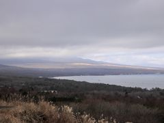 途中三国峠から富士山と山中湖が一望できるパノラマ台に寄り道しました！富士山どこ？どこなのー！！東側は晴れ間もありましたが富士山は雲の中…先行き不安（笑）