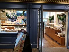 最後にこちらのベーカリーで明日の朝食をゲット！。

「ＣＡＦＥ　ＣＨＥＺ　ＭＡＤＵ」。

パンの食べ放題をやっているようでした。ｓｕｋｅｃｏ夫、興味津々♪。
