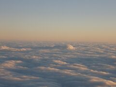ちょうど夕暮れ時でこの日は曇りだったので
飛行機からは絶景がみれました。