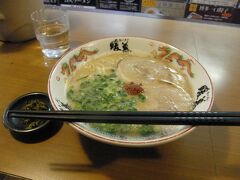 続いて太宰府駅近くで博多ラーメンを頂きます。