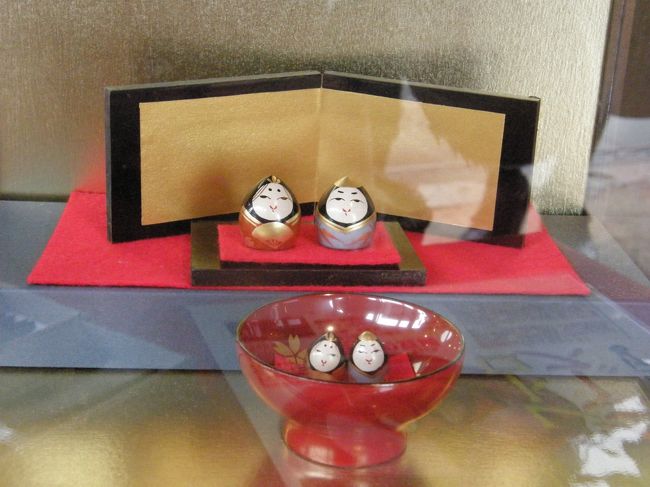 こんな可愛いひな人形も。