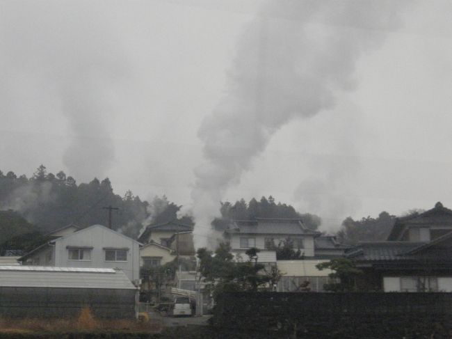 別府市内は本当に至る所から湯けむりが！<br /><br />＜続く＞