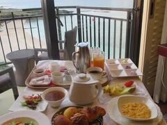 ルームサービスは人気のベルデマールからの「アリビラブレックファースト」