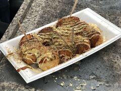 きよ助で合流した友達と分かれて、たこ焼きを食べにアメ村へ！
どこのたこ焼きがいいのかさっぱり分からなかったけど、昔から『甲賀流』が好きで、韓国の友達も甲賀流を知っていたのでここに決めました！
１つを3人でシェア！これぐらいがちょうど良かった！

そのあと、ブラブラと夕飯まで買い物～！
欲しかったレオパード柄のスカート買った！