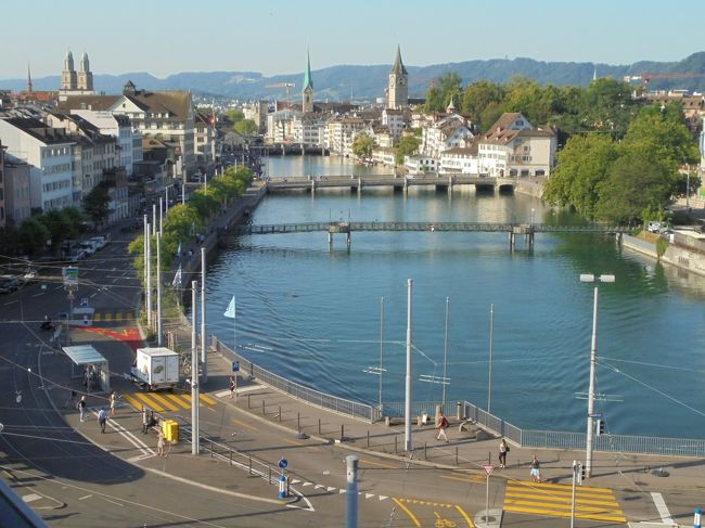 旅行３日目の今日は、チューリッヒからツエルマットに向かいます。昨日に引き続き今日もいい天気です。