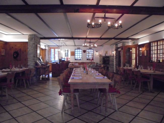 テラスにはお客さんがいましたが、店内はこんな感じ