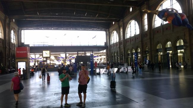 さて、お腹も満たされツエルマットに向かいます。広い構内が気に入ったチューリッヒ中央駅とも今日でお別れです。