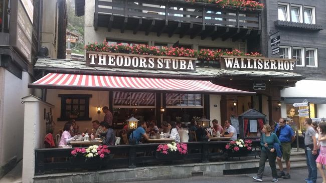 今日の夕食は、ガイドブックで決めていたここです。