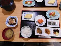 2018.12.01　津和野
朝食は７時から…おぉ、朝食もクオリティーが高い！ごはん３杯も食べてしまった…