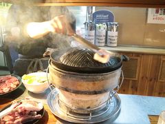 肉を焼く前に最初に鍋にラードをなじませる。

