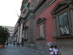 ムゼーオ駅（Museo)を出ると、考古学博物館は目の前にありました。