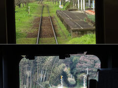 　総元駅。線路の両脇に植えられた（？）木々は桜かな。桜の季節には良い眺めなんだろうねぇ。

　ところどころ、脇の木の枝が線路の上に覆い被さり、森のトンネルな感じのところも。田舎だねぇ。