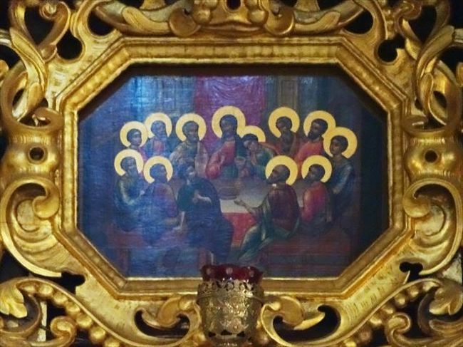 [108]<br />門の上の絵です。