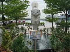 シンガポールに３つあるマーライオン、最後のちっちゃいマーライオン見っけ！（笑）
てか、マーライオンの真後ろやん！＞＜
昨日の夜来た時は分かりませんでしたｗｗｗ