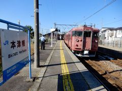 本津幡駅で対向列車の通過待ち。 その時間 なんと11分 
嫌いじゃないよ～むしろ好き！