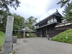 弘前城
田舎館村から車で15キロくらい

百名城かつ現存天守というありがたいお城