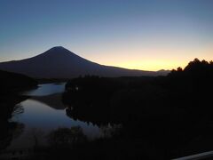 休暇村富士から夜明けの富士