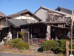 　気がつくと昼時となっている。
　「あそこに、そば屋があったね・・」
　と遺跡街道に戻り、
　（遺跡に観光店などはなく、ただ一つの店がそば屋です。）