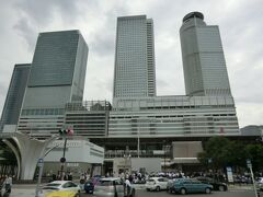 10:00
定刻に発車。
名古屋→大阪.約3時間のバス旅です。

名古屋よ。
さらばじゃ。