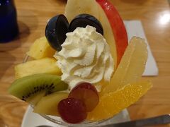 ◇　2018.10.14（日）
東京/浅草
フルーツパーラーゴトー
＊本日のフルーツパフェ 830yen ×2
食べログ：https://tabelog.com/tokyo/A1311/A131102/13095672/
訪問時間：17:30
待ち時間：約40分