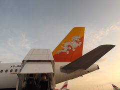 2012年3月　ドゥルクエアー　バンコク→パロ　
ブータンの国営航空会社。国旗にもなっている雷龍のデザインがめちゃくちゃカッコいい。