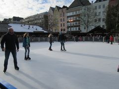 ホイマルクト広場
クリスマスマーケットを横目にトイレだけ借りて先を急ぎます。