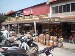 バスで30～40分、バチャン村へ到着。

