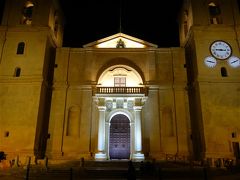 外観は地味目の聖ヨハネ大聖堂。明日中へ見学に行く予定です。