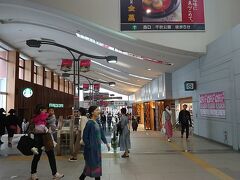 秋田駅に到着。
とりあえず宿へ向かいます。