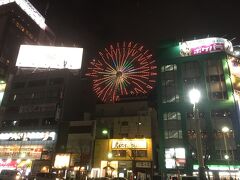 さて、夕飯まで自由行動？なので、ちょこっと散歩に出てみます！

すすきのってこんな感じなんだねー
きっと昔来たことがあるはずだけど、小さい頃の記憶なんてないもんなぁ、、