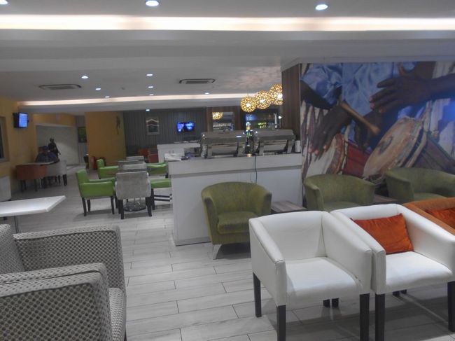 しかしどこのラウンジもガラガラです。