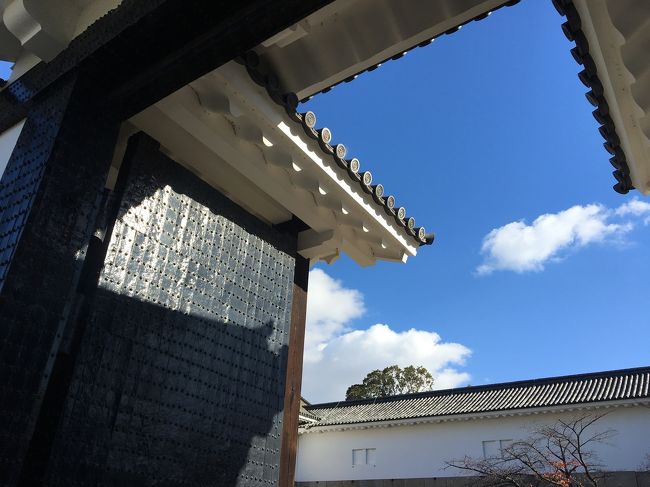 ちょっと散歩がてら歩いて大阪城へ。<br />大阪城 大手門