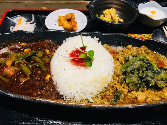 ・金時人参と煮込む鶏キーマにサグおろし大根添え<br />・洋風スパイシーマトン&amp;ポークキーマにいんげんとベーコンのマサラ<br />…の２種類をチョイス。