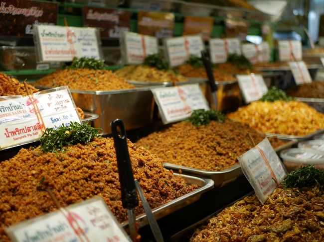 市場を見て歩くのは楽しい。