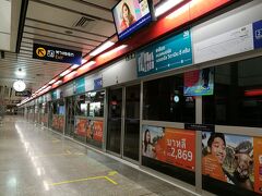 地下鉄で戻る。
そしてBTSに乗り換えてプルンチットへ。