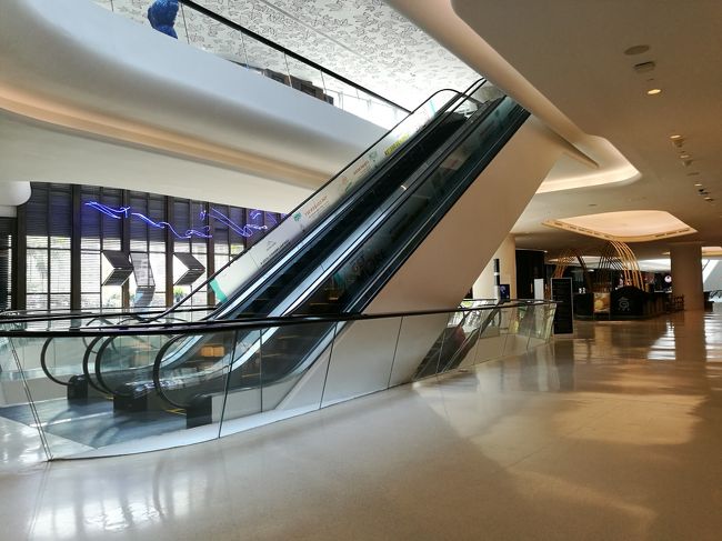 やってきたのはセントラルエンバシー。