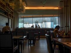 セントラルエンバシーに来た目的は寿司！
11時台に美味しく寿司を食べるために早起きして朝食も早めに済ませておいた。