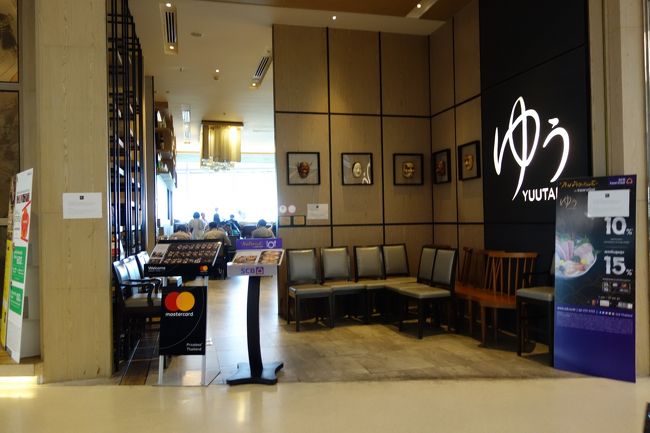 外観。<br />セントラルエンバシー5階は他にも色んな飲食店がある。<br /><br />食後はホテルに戻って荷物を置いてぶらぶら散歩。